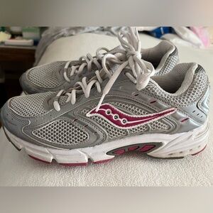 Saucony Women's Gray and Pink Sneakers size 8.5